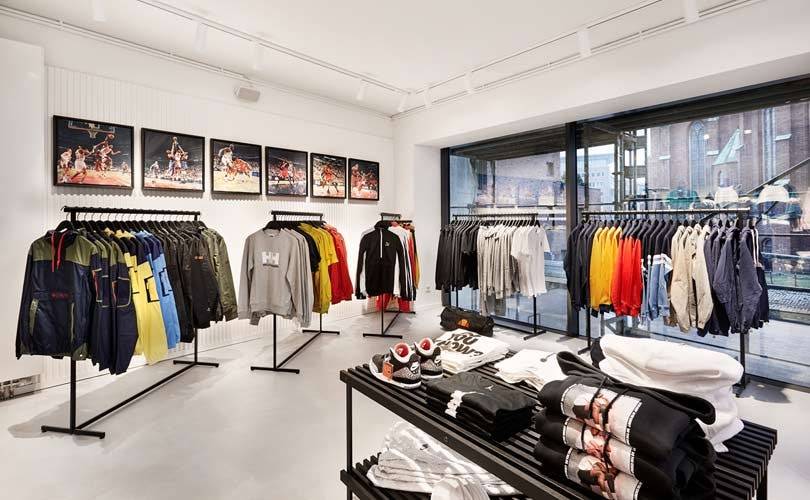 universe kickz store