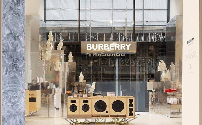 Burberry-Pingu taucht bei Selfridges ab