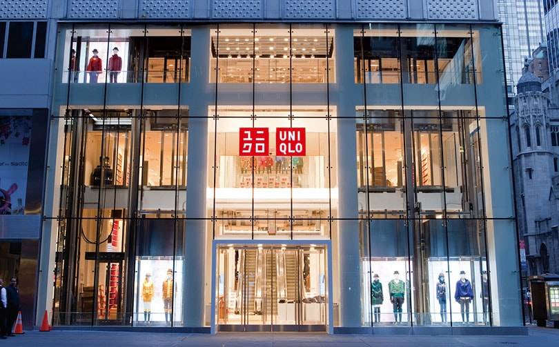 Wegen Covid-19: Uniqlo-Mutter Fast Retailing prognostiziert Gewinneinbruch