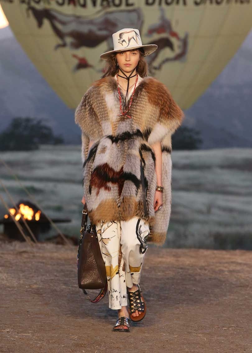 Die Magie Diors. Wie Maria Grazia Chiuri mit Dior Cruise zur modernen Schamanin wird Die Magie Diors. Wie Maria Grazia Chiuri mit Dior Cruise zur modernen Schamanin wird