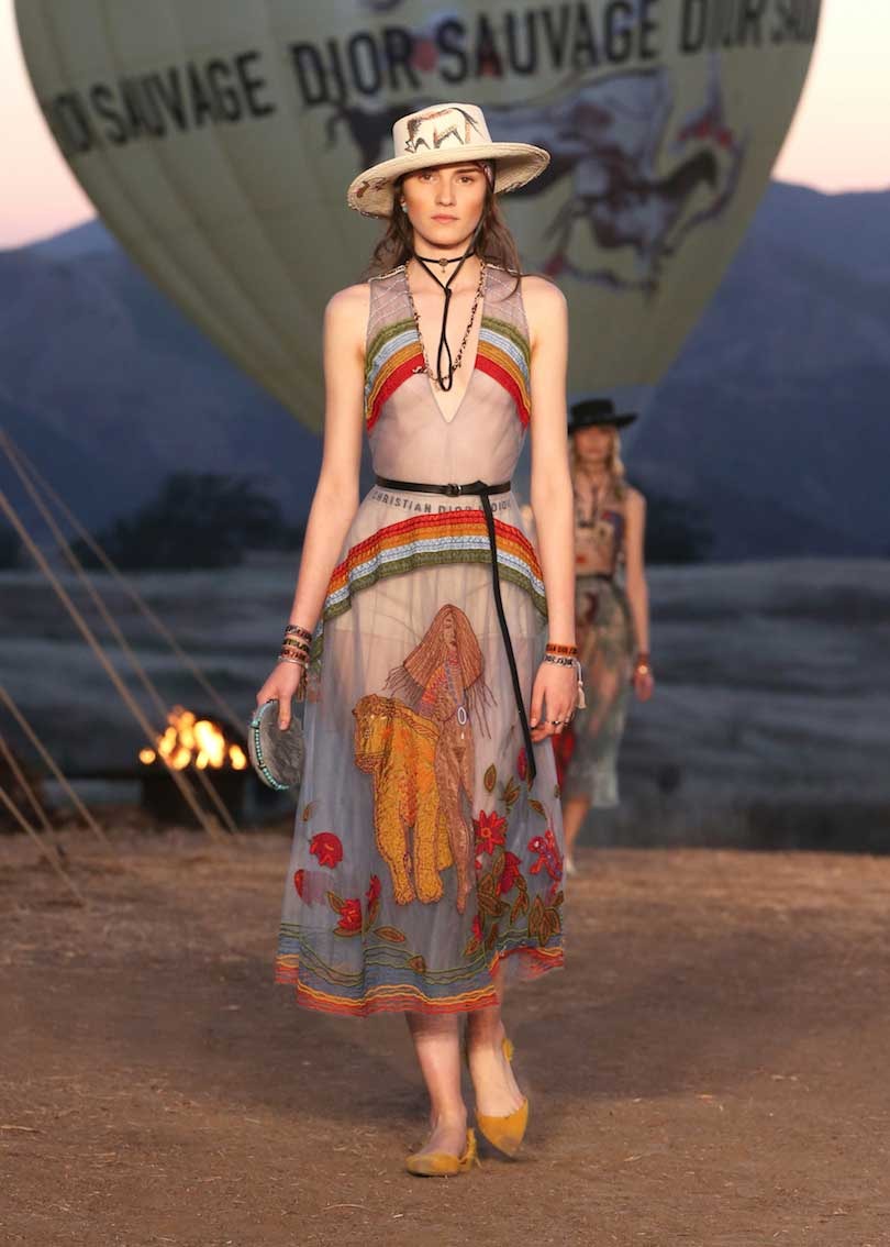 Die Magie Diors. Wie Maria Grazia Chiuri mit Dior Cruise zur modernen Schamanin wird Die Magie Diors. Wie Maria Grazia Chiuri mit Dior Cruise zur modernen Schamanin wird