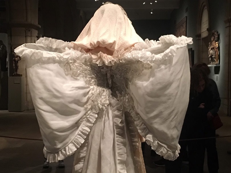 Kritik: Heavenly Bodies; Fashion and the Catholic Imagination Kritik: Heavenly Bodies; Fashion and the Catholic Imagination