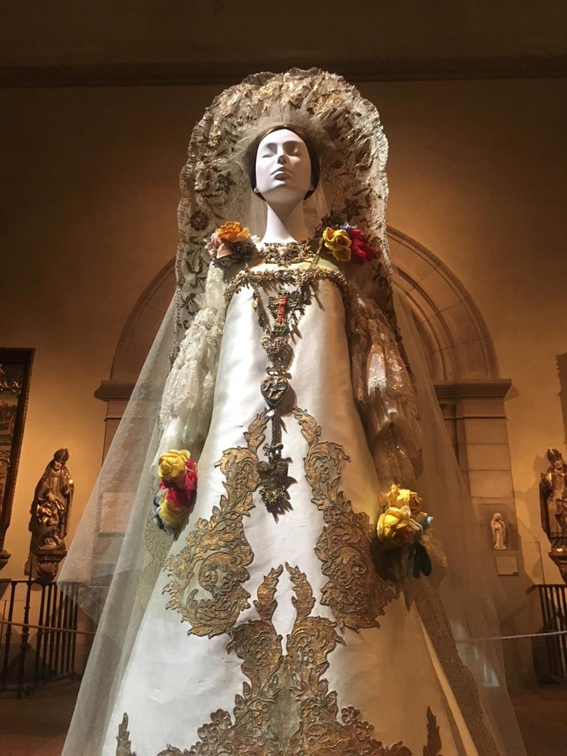 Kritik: Heavenly Bodies; Fashion and the Catholic Imagination Kritik: Heavenly Bodies; Fashion and the Catholic Imagination