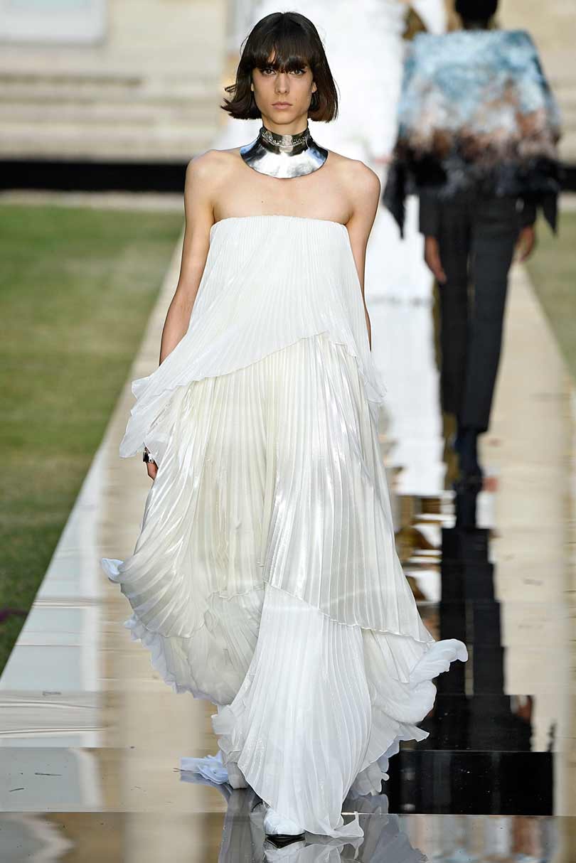 Rettet neue Eleganz die Haute Couture vor dem Casual-Trend? Rettet neue Eleganz die Haute Couture vor dem Casual-Trend?