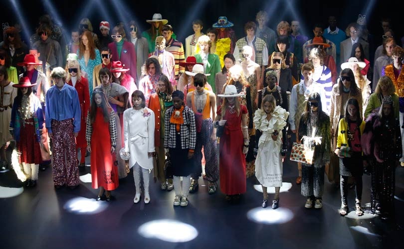 Ein Spektakel der Extravaganzen auf der Pariser Fashion Week Ein Spektakel der Extravaganzen auf der Pariser Fashion Week
