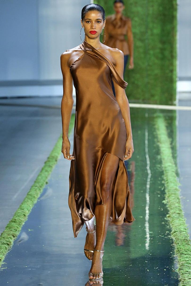 Gespottet: Pantones Modefarben für F/S 2019 auf der New York Fashion Week Gespottet: Pantones Modefarben für F/S 2019 auf der New York Fashion Week