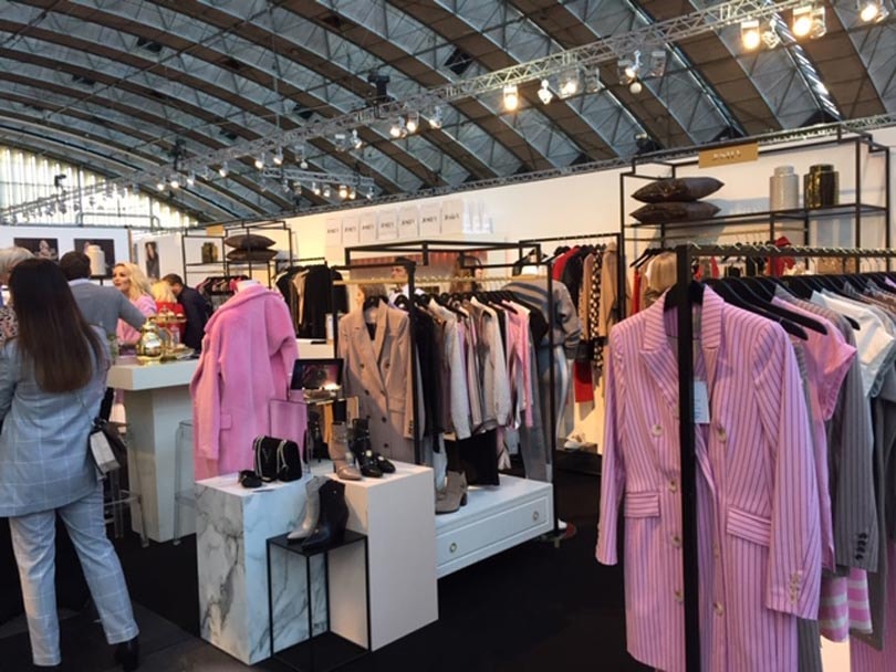 Modefabriek: Farben erobern die Herbst/Winter Kollektionen Modefabriek: Farben erobern die Herbst/Winter Kollektionen