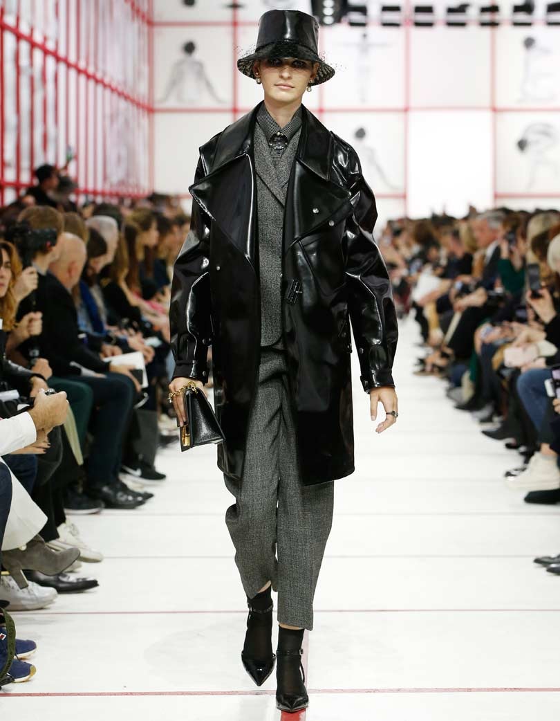 Fashion Week Paris: Starke Frauen und eine diskrete Hommage Fashion Week Paris: Starke Frauen und eine diskrete Hommage