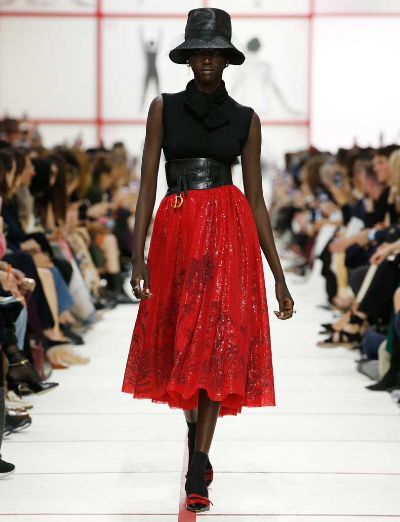 Fashion Week Paris: Starke Frauen und eine diskrete Hommage Fashion Week Paris: Starke Frauen und eine diskrete Hommage