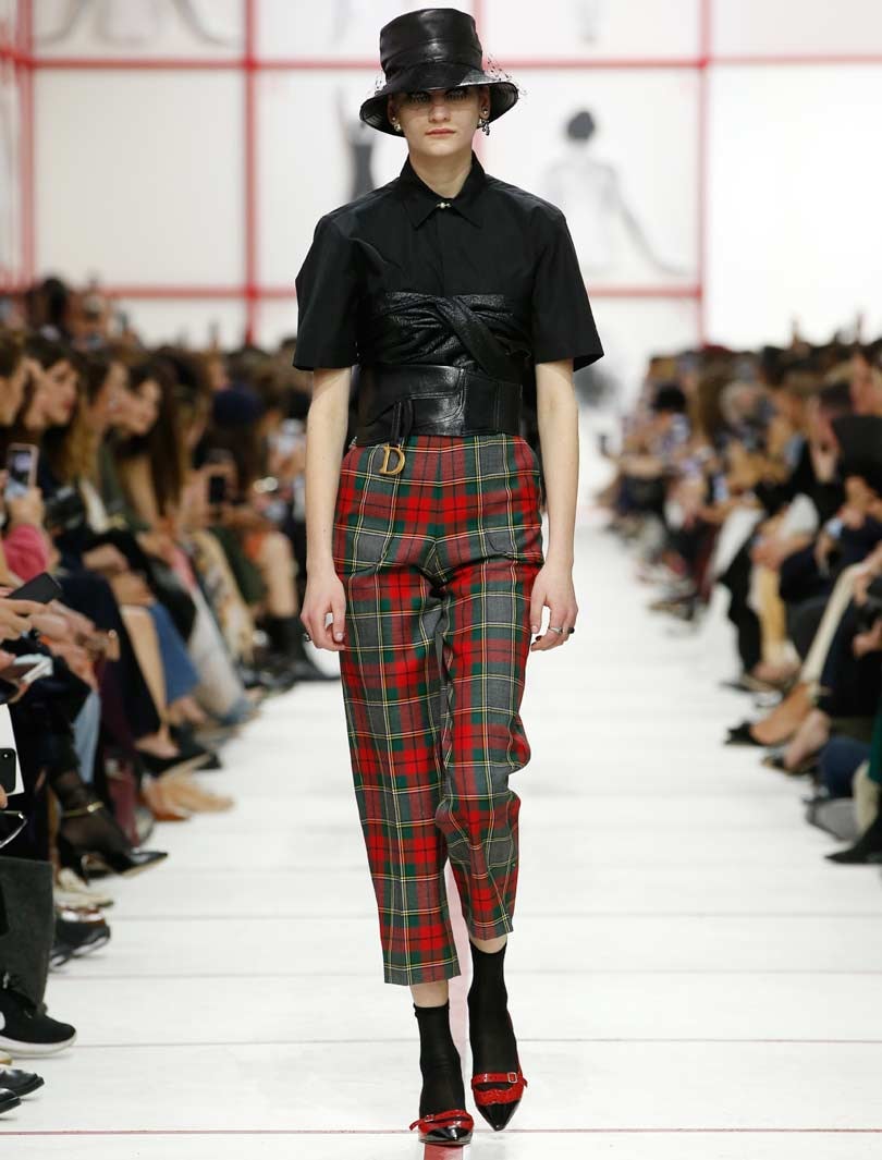Fashion Week Paris: Starke Frauen und eine diskrete Hommage Fashion Week Paris: Starke Frauen und eine diskrete Hommage