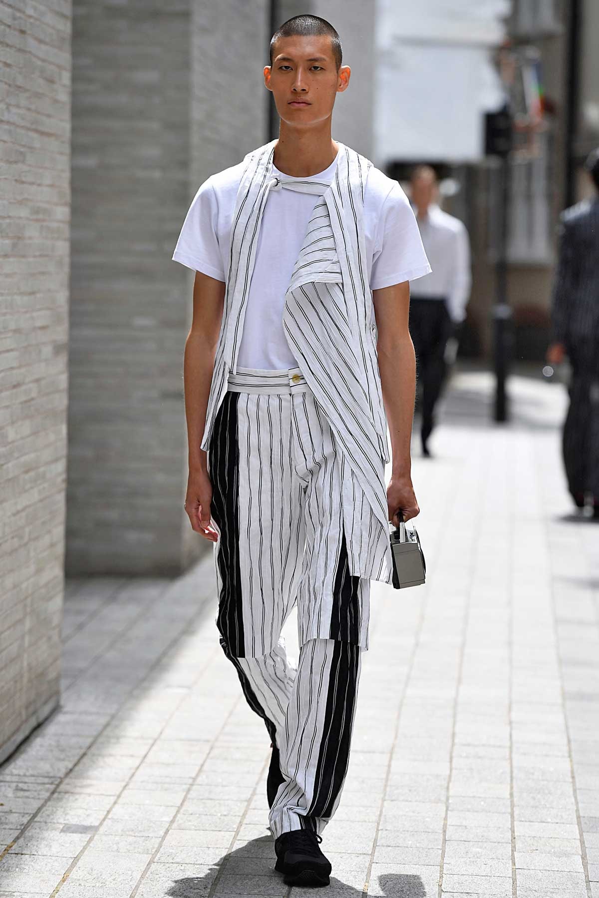 Zombies und Frauen: London Men's Fashion Week geht zu Ende Zombies und Frauen: London Men's Fashion Week geht zu Ende
