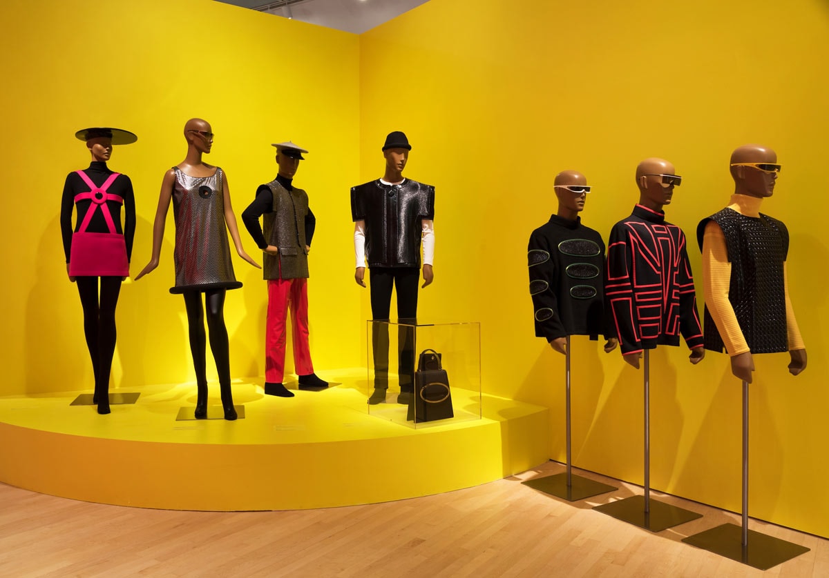 Ein Blick in die New Yorker Ausstellung 'Pierre Cardin: Future Fashion' Ein Blick in die New Yorker Ausstellung 'Pierre Cardin: Future Fashion'