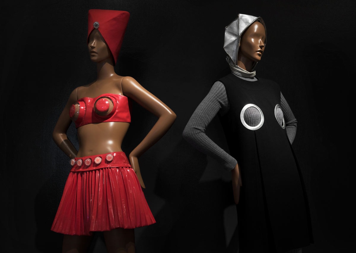 Ein Blick in die New Yorker Ausstellung 'Pierre Cardin: Future Fashion' Ein Blick in die New Yorker Ausstellung 'Pierre Cardin: Future Fashion'
