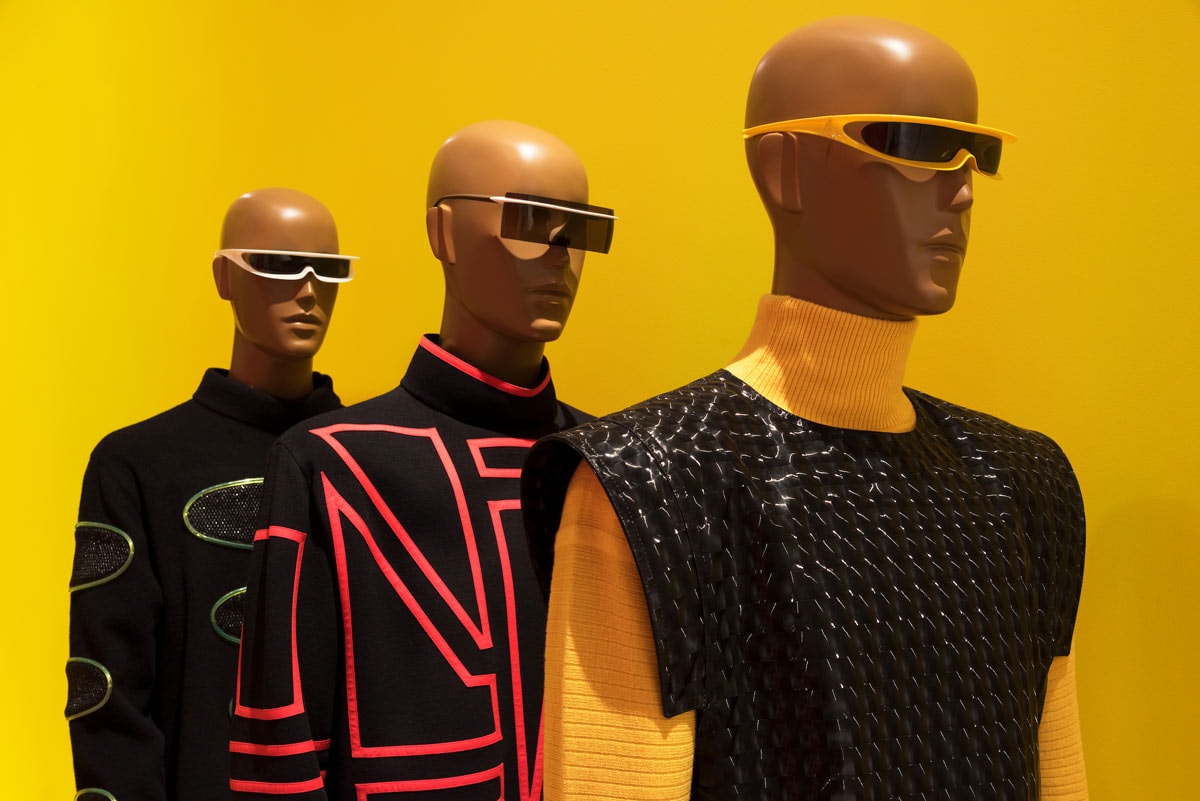 Ein Blick in die New Yorker Ausstellung 'Pierre Cardin: Future Fashion' Ein Blick in die New Yorker Ausstellung 'Pierre Cardin: Future Fashion'