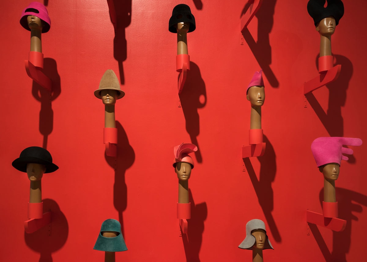 Ein Blick in die New Yorker Ausstellung 'Pierre Cardin: Future Fashion' Ein Blick in die New Yorker Ausstellung 'Pierre Cardin: Future Fashion'