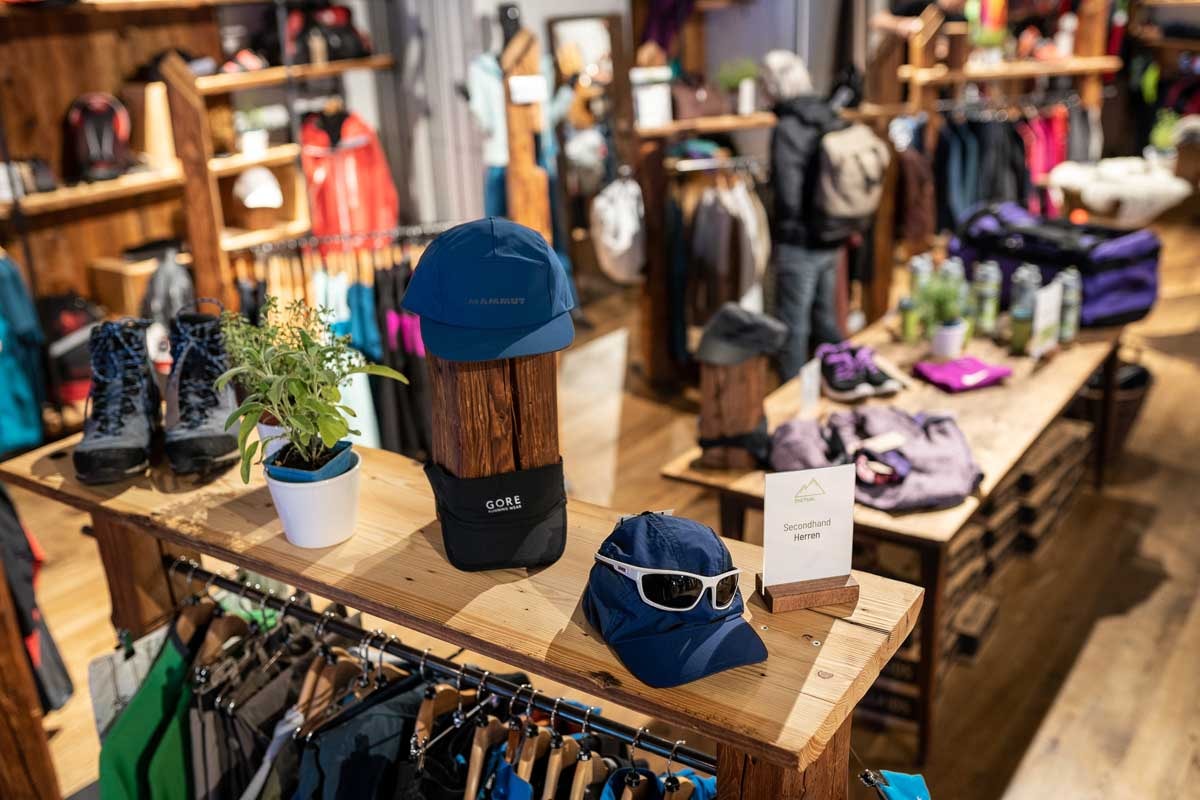 Erster Laden für gebrauchte Outdoorkleidung eröffnet in der Schweiz Erster Laden für gebrauchte Outdoorkleidung eröffnet in der Schweiz
