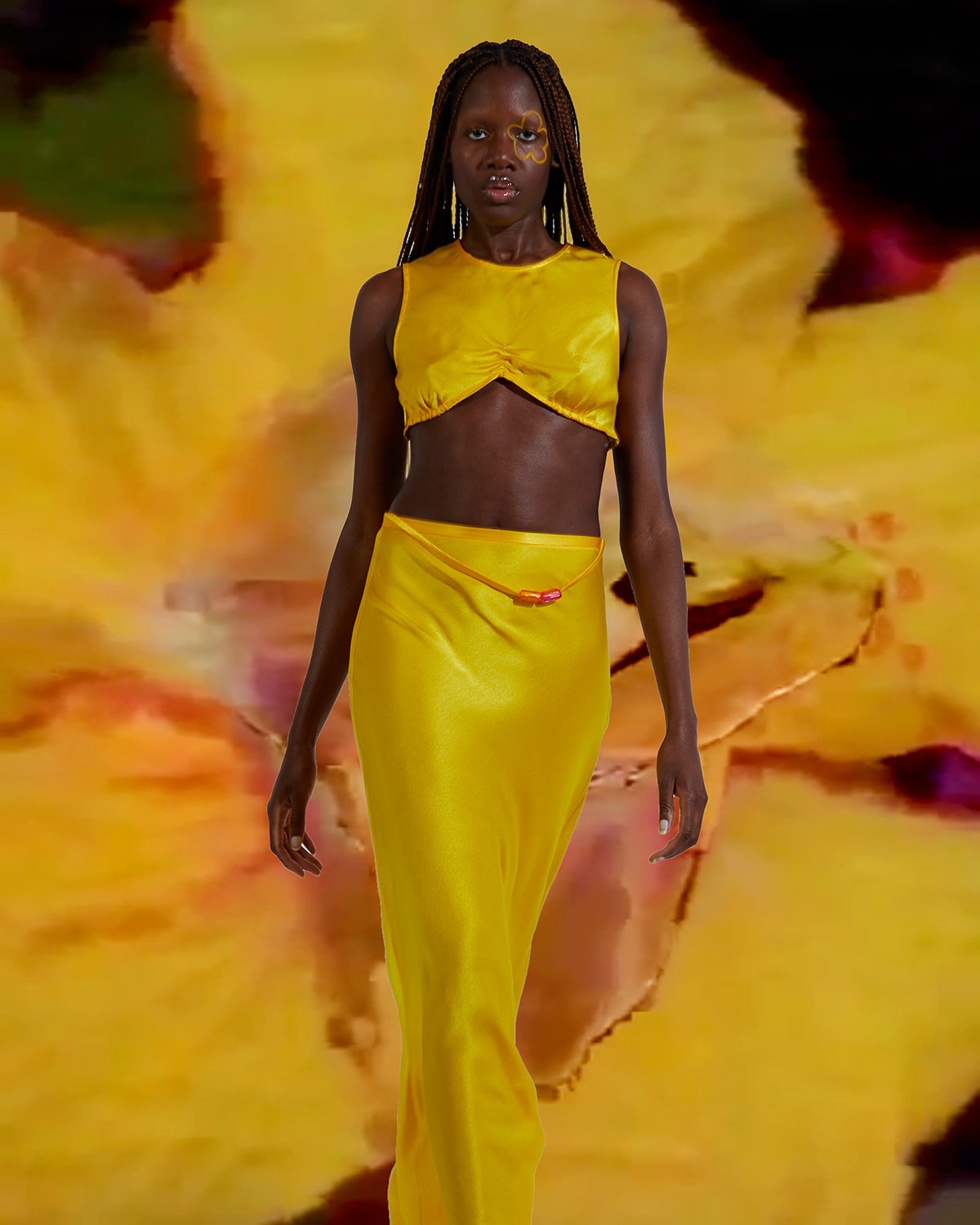 Entdeckt auf dem Laufsteg: Pantones Modefarben Frühling/Sommer 2021 Entdeckt auf dem Laufsteg: Pantones Modefarben Frühling/Sommer 2021